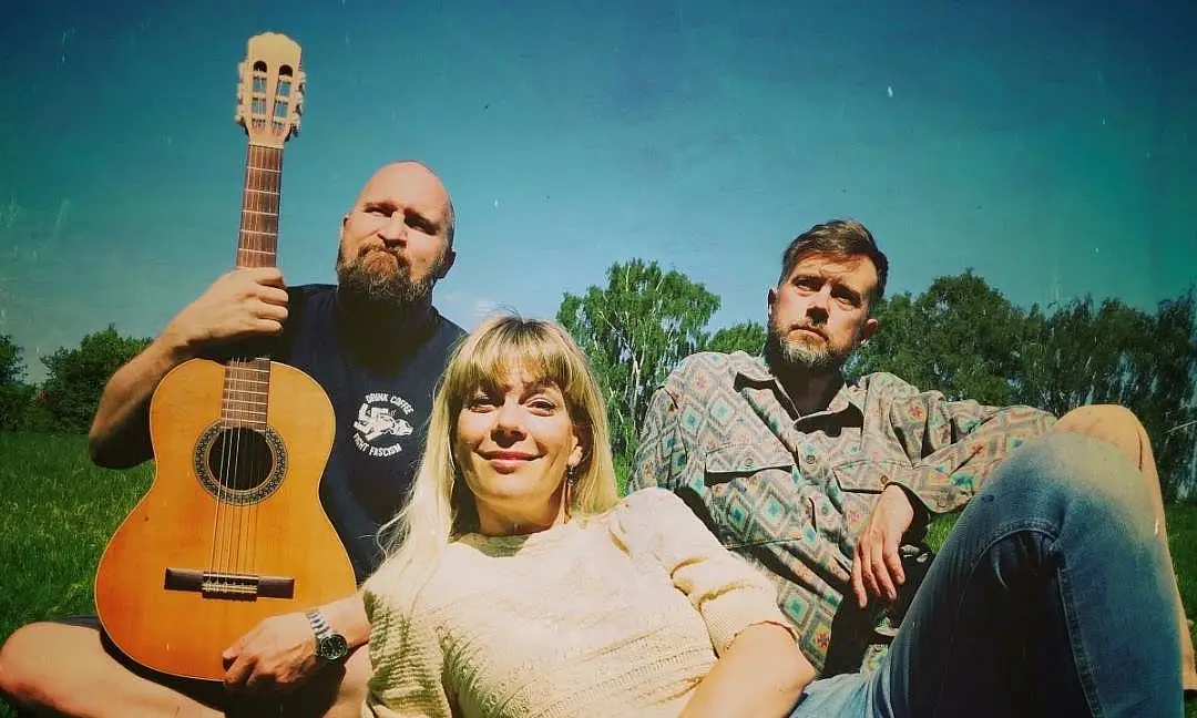 Balladeja ja hävyttömyyksiä